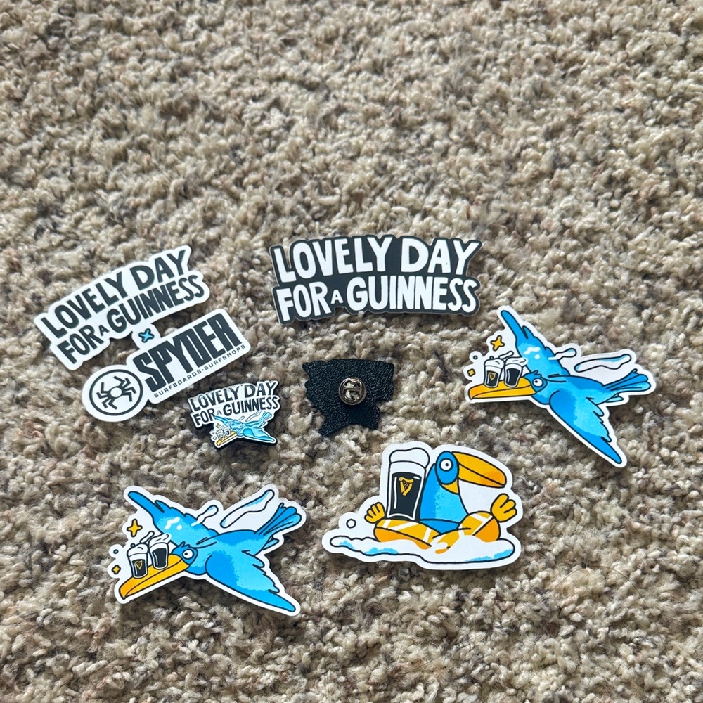 GUINNESS  Stickers and pin Set